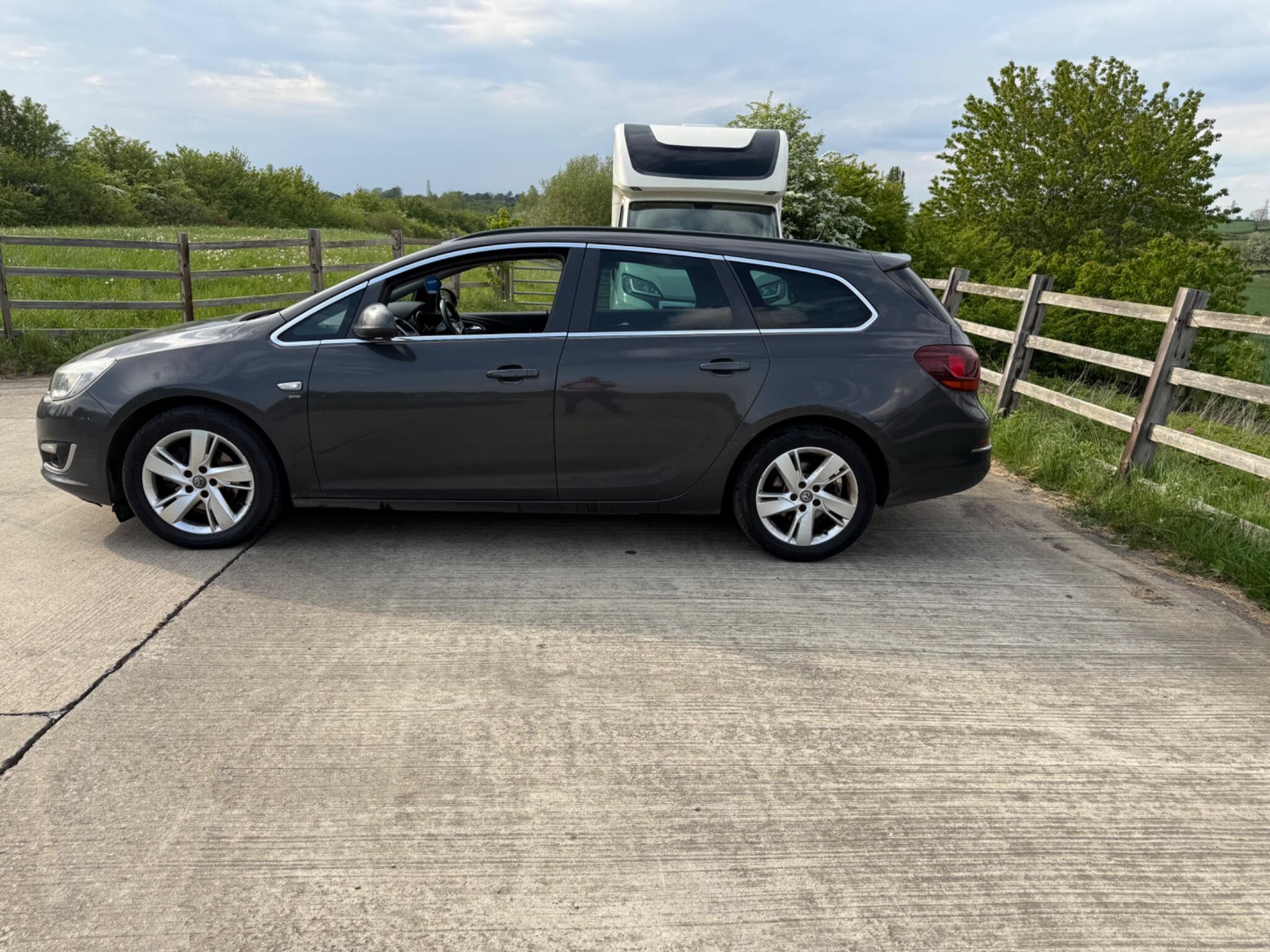 Vauxhall Astra 1.7 CDTi ecoFLEX SRi Sports Tourer Euro 5 5dr — photo 61 of 86